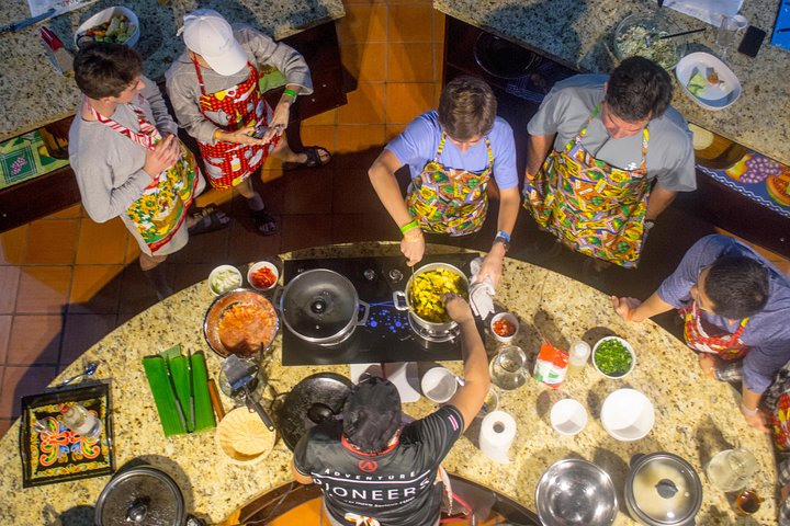 Interactive cooking class in Costa Rica.